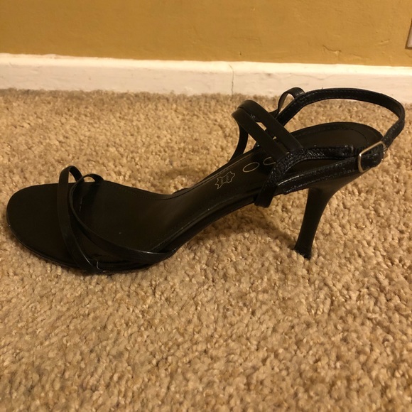 Black Strapy Aldo Heels - Size 7 - Picture 3 of 5